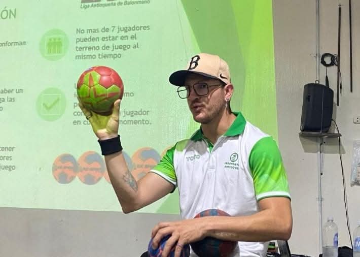 Entrenadores de balonmano se capacitan en Medellín con aval de la IHF