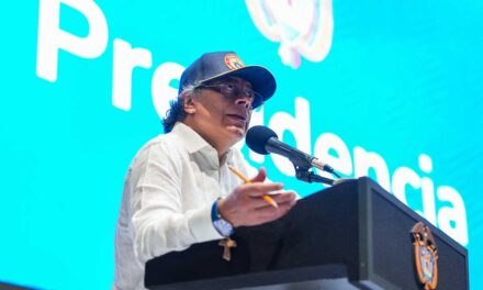 Petro denuncia corrupción en Fuerza Pública y ordena frenar avance de la minería ilegal en Colombia