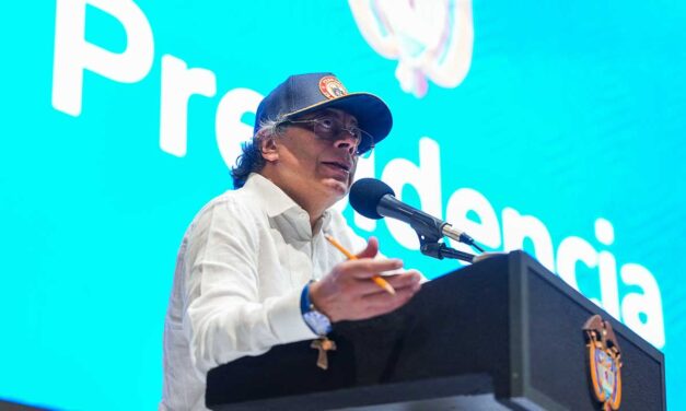 Petro denuncia corrupción en Fuerza Pública y ordena frenar avance de la minería ilegal en Colombia