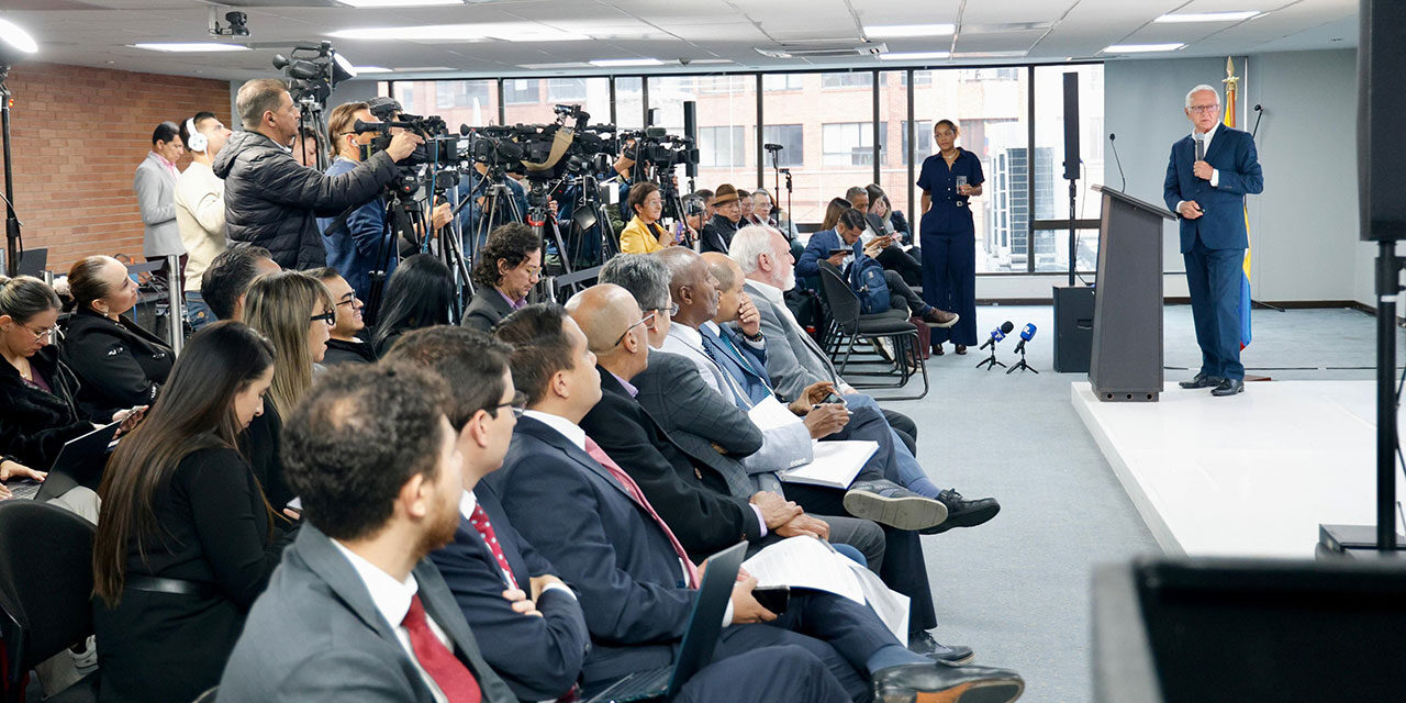 MinSalud afirma que recursos de la salud son suficientes y cuestiona manejo de EPS