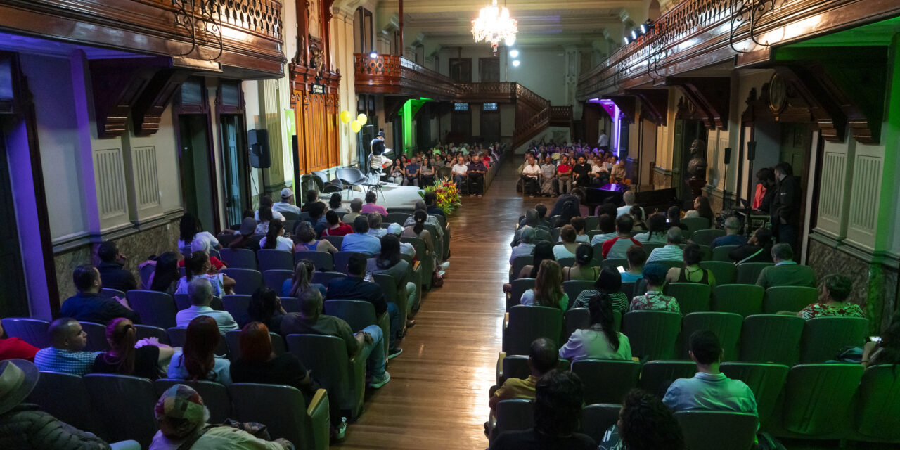 Confiar presenta en Medellín su nuevo libro sobre la justicia y el pensamiento crítico