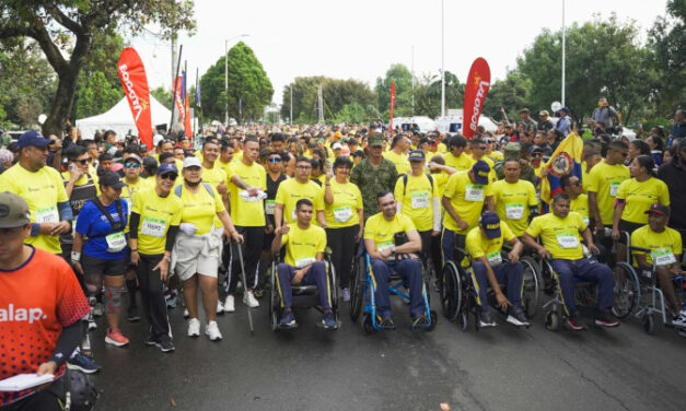 Más de 10.000 corredores participaron en la Carrera por los Héroes en Bogotá