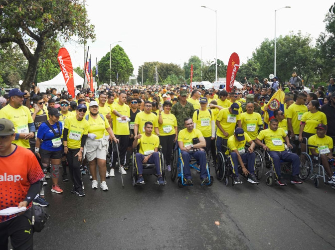 Más de 10.000 corredores participaron en la Carrera por los Héroes en Bogotá