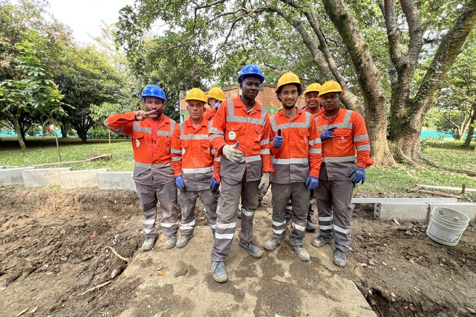 James, el maestro de obra que construye en silencio uno de los proyectos más grandes de Medellín