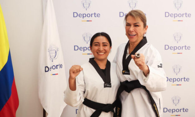 Ministra del Deporte recibe cinturón negro honorífico de taekwondo otorgado por liga de Guainía