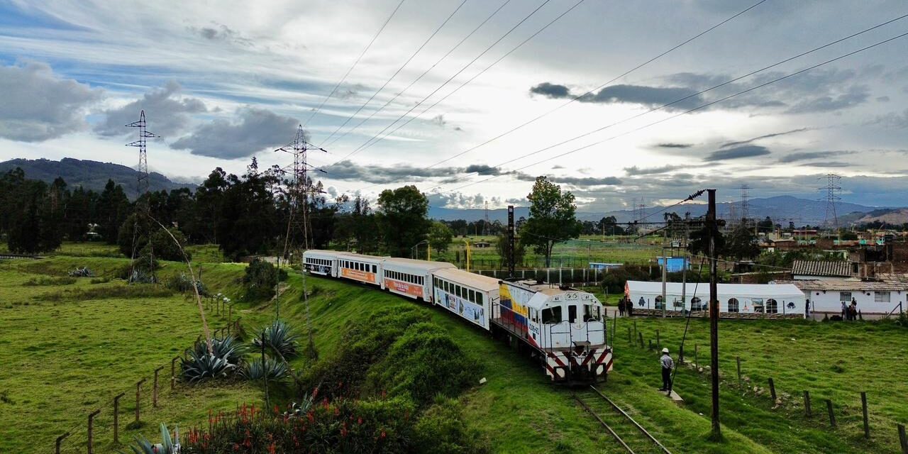 Gobierno presenta plan para reactivar el sistema férreo y modernizar el transporte en Colombia