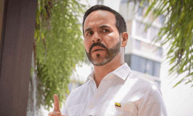 FLIP denuncia: «Ataques vinculados a la campaña de Abelardo de la Espriella amenazan la libertad de prensa»