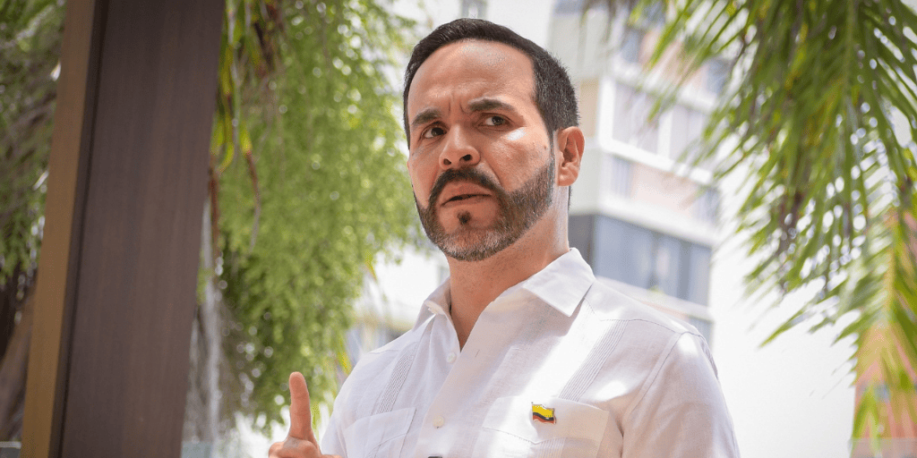 FLIP denuncia: «Ataques vinculados a la campaña de Abelardo de la Espriella amenazan la libertad de prensa»