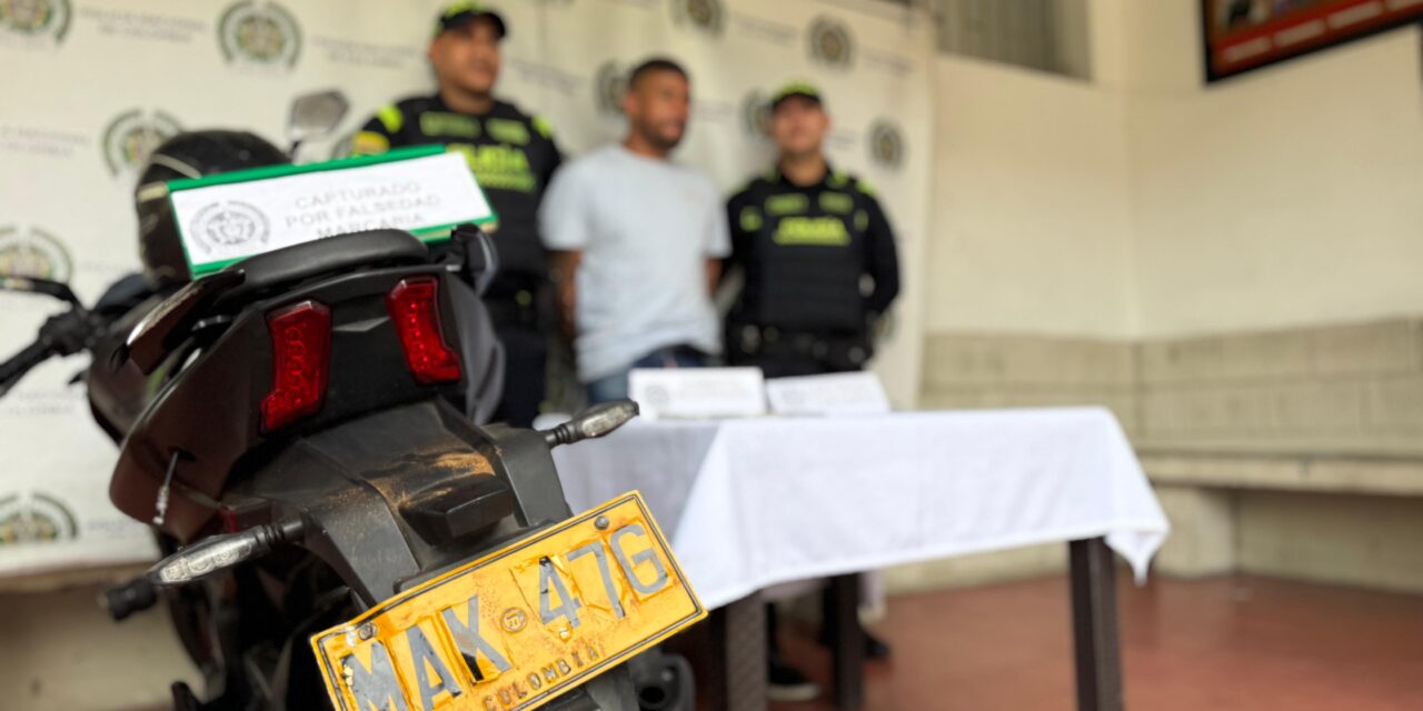 Capturan a dos hombres por hurto agravado tras robo en Laureles