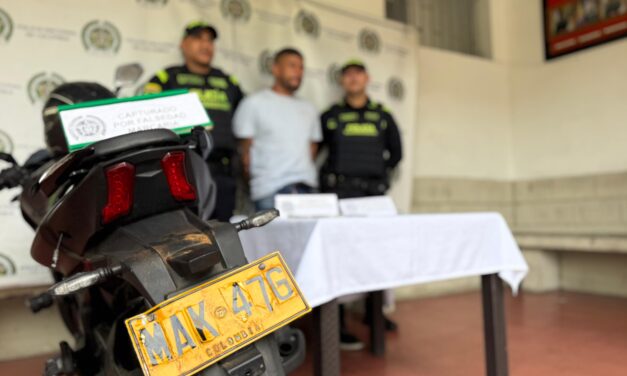 Capturan a dos hombres por hurto agravado tras robo en Laureles