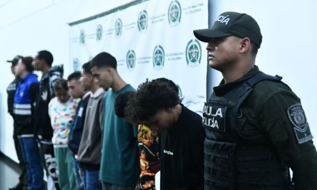 Capturan a nueve presuntos integrantes de “El Salado” en ofensiva contra extorsiones en la Comuna 13 de Medellín