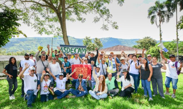 Reforma Agraria entrega en Risaralda predio ligado al paramilitarismo a familias campesinas