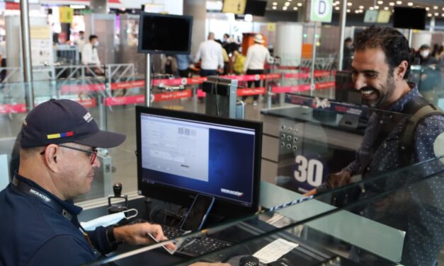 ¿Muchos colombianos se están yendo del país? Informe revela qué hay detrás del aumento de viajes al exterior