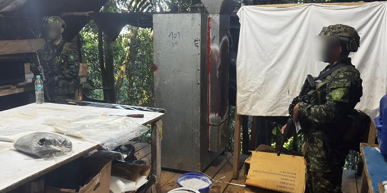Ejército y Policía incautan más de 700 kilos de cocaína en laboratorio ligado a alias “Mono Chucho” en Antioquia