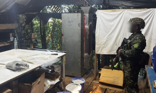 Ejército y Policía incautan más de 700 kilos de cocaína en laboratorio ligado a alias “Mono Chucho” en Antioquia