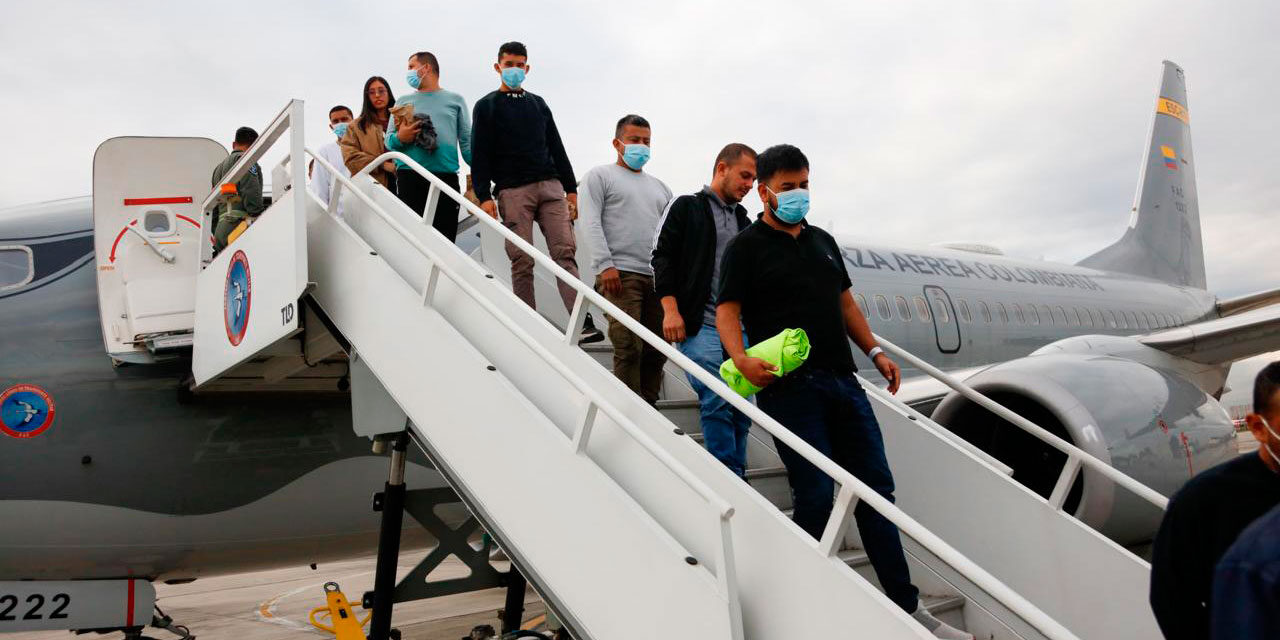 Más de 7.500 colombianos deportados desde EE. UU. han sido repatriados en vuelos de la Fuerza Aeroespacial Colombiana