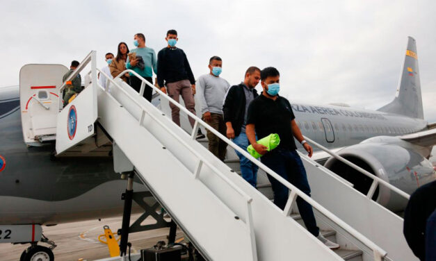 Más de 7.500 colombianos deportados desde EE. UU. han sido repatriados en vuelos de la Fuerza Aeroespacial Colombiana