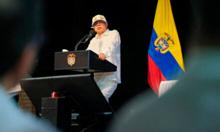 Petro defendió política de paz y pidió no abandonar el diálogo con grupos armados en Colombia