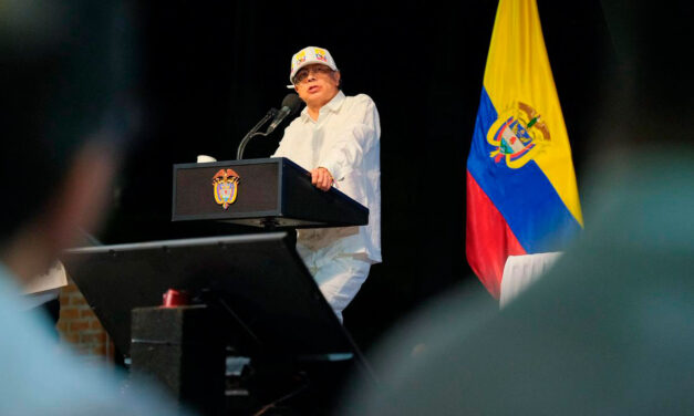 Petro defendió política de paz y pidió no abandonar el diálogo con grupos armados en Colombia