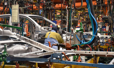 Colombia dispara sus exportaciones de vehículos: ventas de buses y automóviles crecieron 191 % en 2026