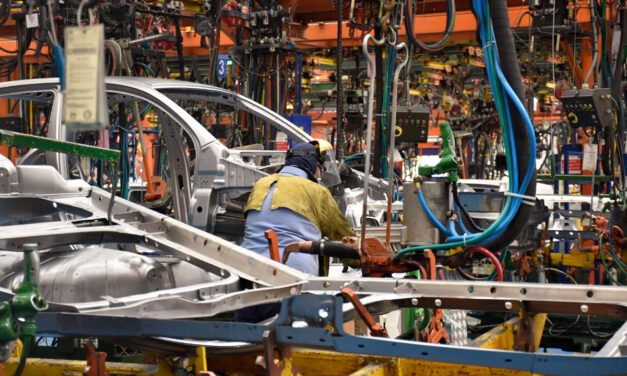 Colombia dispara sus exportaciones de vehículos: ventas de buses y automóviles crecieron 191 % en 2026