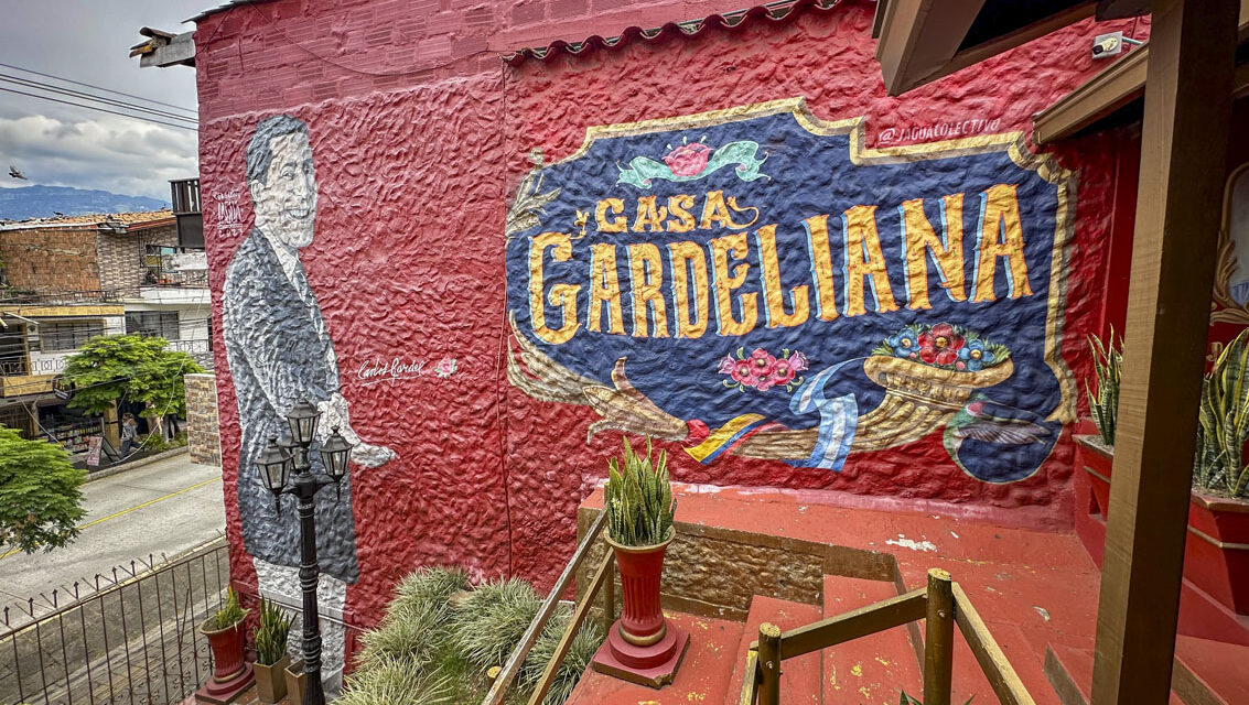 A 91 años de su muerte, Carlos Gardel sigue vivo en Medellín gracias a la Casa Gardeliana