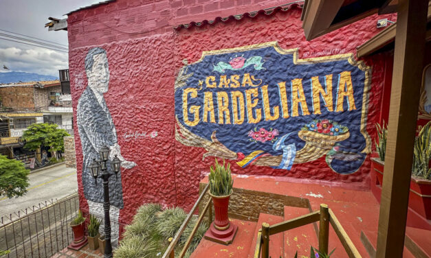 A 91 años de su muerte, Carlos Gardel sigue vivo en Medellín gracias a la Casa Gardeliana
