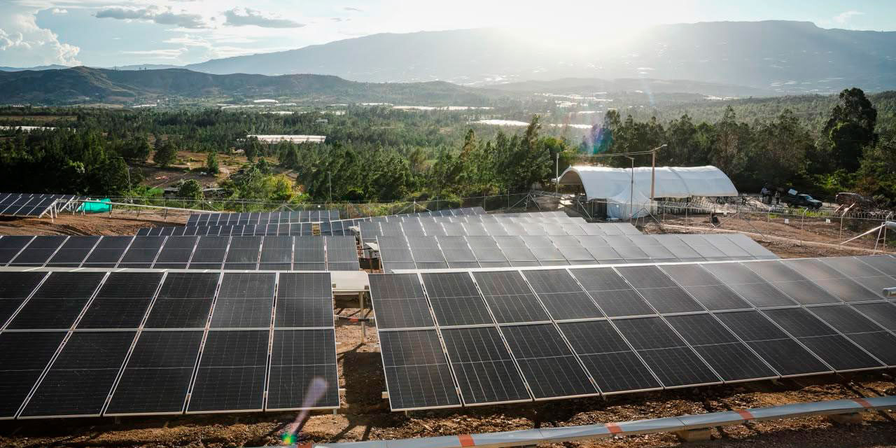 Colombia impulsa la transición energética con inversión de $1 billón para llevar energía solar a más de 120.000 personas