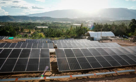 Colombia impulsa la transición energética con inversión de $1 billón para llevar energía solar a más de 120.000 personas