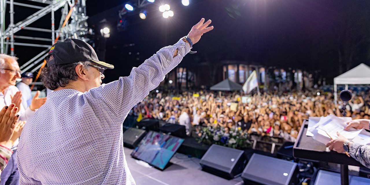 Petro presentó balance de inversiones en Antioquia y anunció recursos para salud, educación y producción de medicamentos