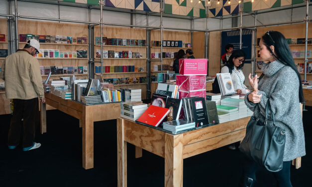 10.000 jóvenes podrán recibir bonos de $60.000 para comprar libros y cómics en Colombia
