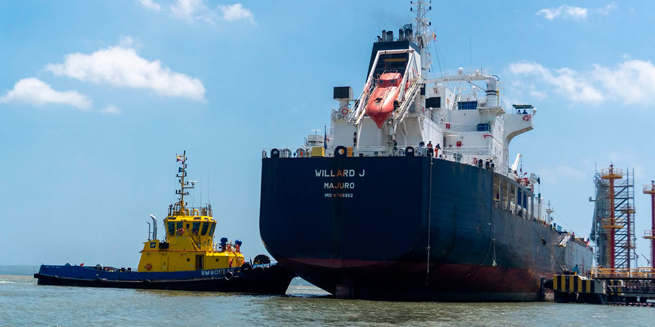 Envían 103.000 barriles de combustible a Tumaco para fortalecer el abastecimiento en el suroccidente del país