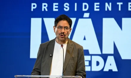 Cepeda reconoce la derrota y válida el triunfo de De la Espriella en una elección de margen mínimo
