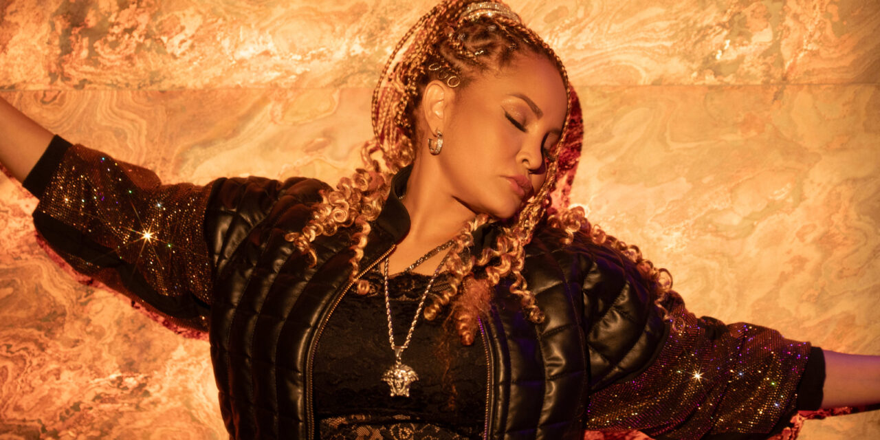 La dominicana Amneliz presenta ‘Na de Na’, su nueva apuesta por el urbano tropical