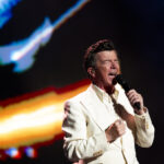 Rick Astley convierte el festival de Cap Roig en una fiesta llena de recuerdos