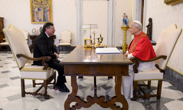 Petro pidió al papa León XIV respaldo para proteger a campesinos beneficiarios de la reforma agraria