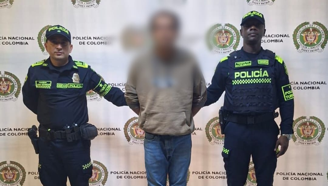 Capturan a un hombre con elementos asociados a material explosivo en el centro de Medellín