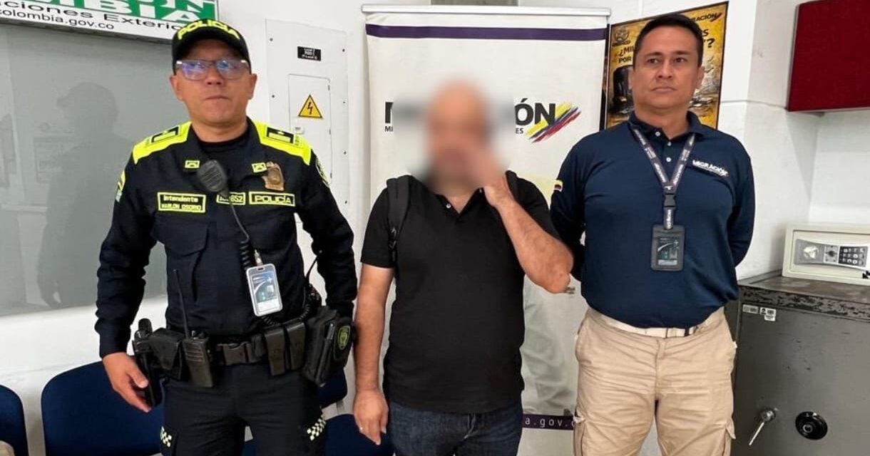 Capturan a dos colombianos requeridos por la justicia en el aeropuerto José María Córdova