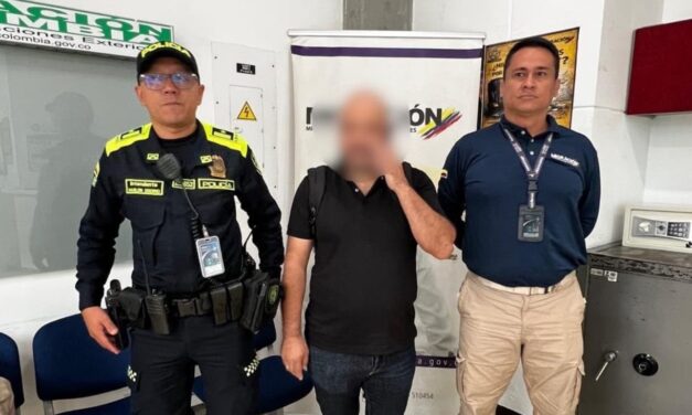 Capturan a dos colombianos requeridos por la justicia en el aeropuerto José María Córdova