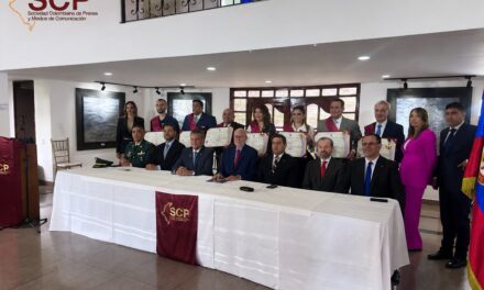 Sociedad Colombiana de Prensa conmemoró los 35 años de la Constitución con homenaje a la democracia