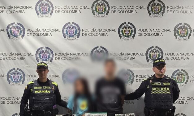 Capturan a dos personas por presunto hurto a mano armada en un establecimiento de El Poblado