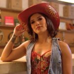 Virgi Dart presenta «Ausente», una canción sobre el amor que permanece tras una ruptura
