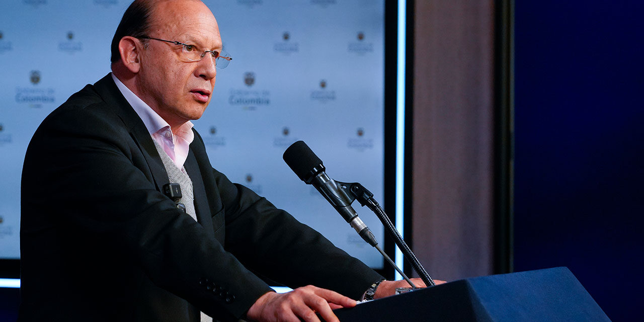 Petro pide que el próximo Gobierno mantenga los programas sociales y defiende los avances de su administración