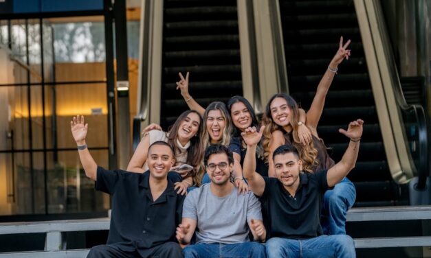 Medellín gradúa a su primera cohorte de profesionales en Digital Business en medio del auge de la inteligencia artificial