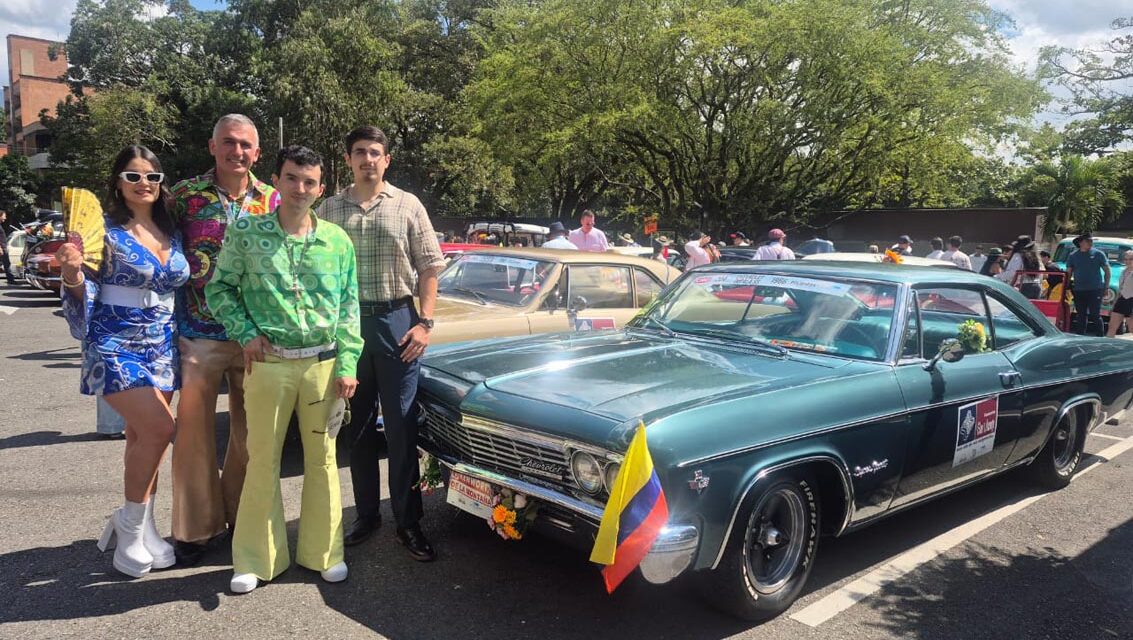 De trabajador de aseo a protagonista del Desfile de Autos Clásicos: la historia de Jheison en Medellín