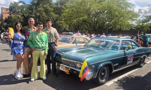 De trabajador de aseo a protagonista del Desfile de Autos Clásicos: la historia de Jheison en Medellín