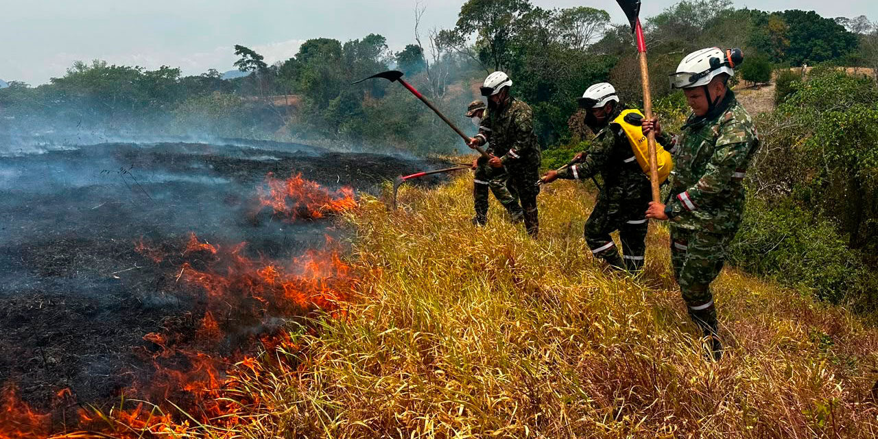 Incendios en Tolima: controlan fuego en Gualanday y mantienen vigilancia sobre gasoducto