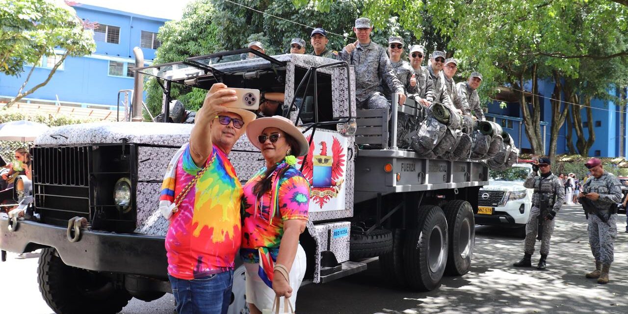 CACOM 5 acompañó el Desfile de Autos Clásicos y Antiguos de la Feria de las Flores