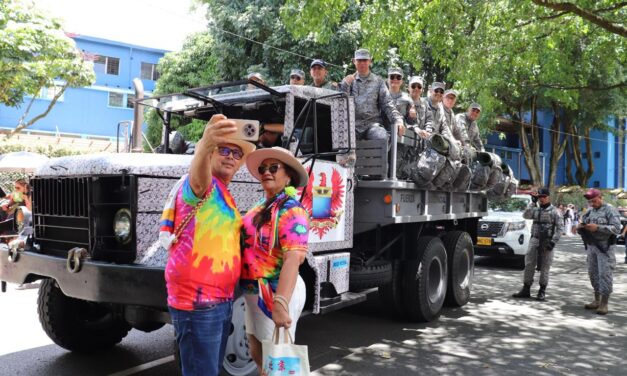 CACOM 5 acompañó el Desfile de Autos Clásicos y Antiguos de la Feria de las Flores