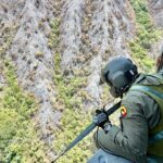 Helicóptero Black Hawk apoyó desde el aire la extinción de incendio forestal en Santa Fe de Antioquia